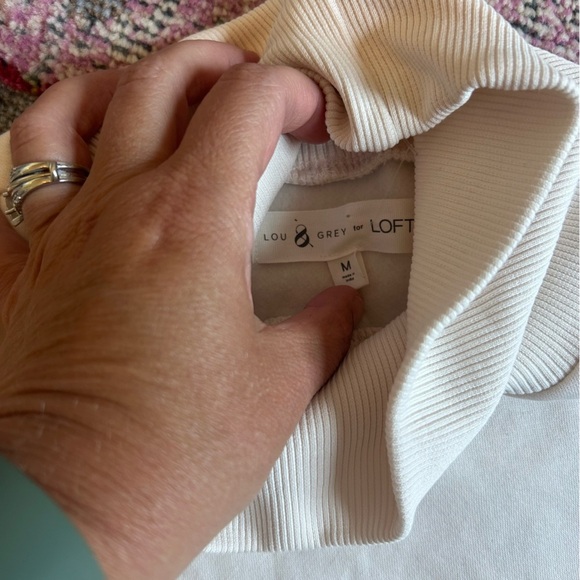 Lou and Grey long sleeve off white turtleneck size M- NWT - Picture 4 of 12